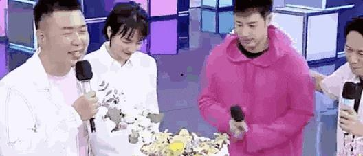 娱乐吃瓜天王相恋,揭秘娱乐圈甜蜜秘事 第1张 娱乐吃瓜天王相恋,揭秘娱乐圈甜蜜秘事 第1张